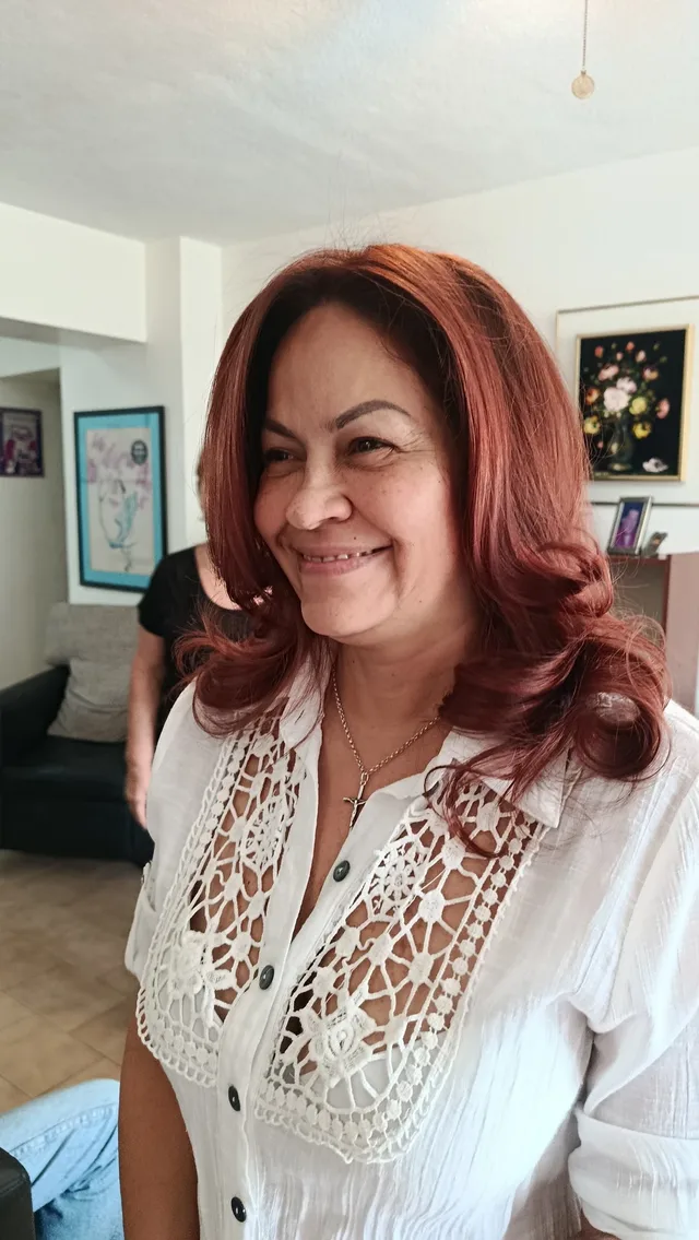 Cambio de color de rubia a peliroja corte y secado