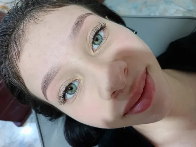 Pestañas Clásicas + cejas con henna