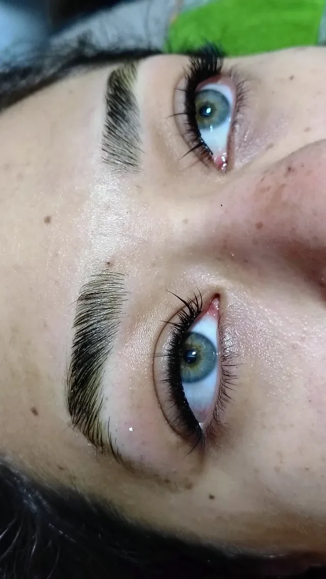 Laminado de cejas más pestañas por punto