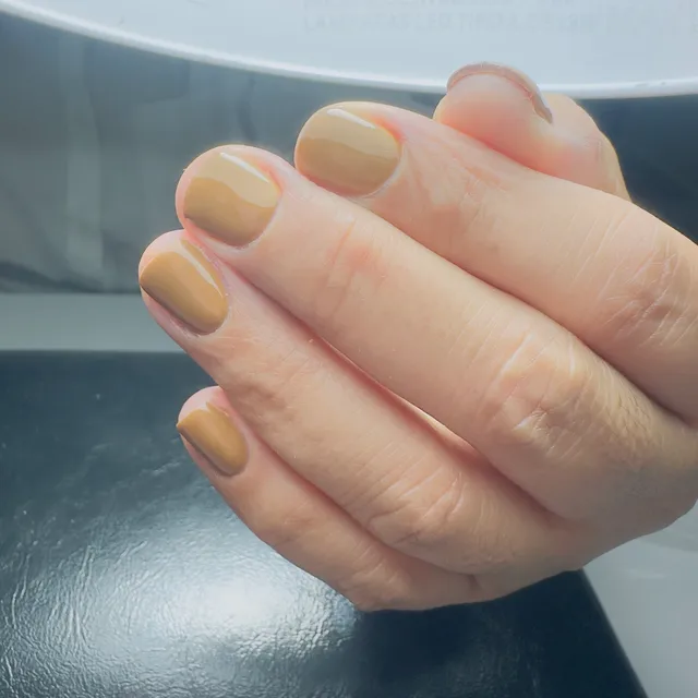 Manicura con esmaltado semi permanente